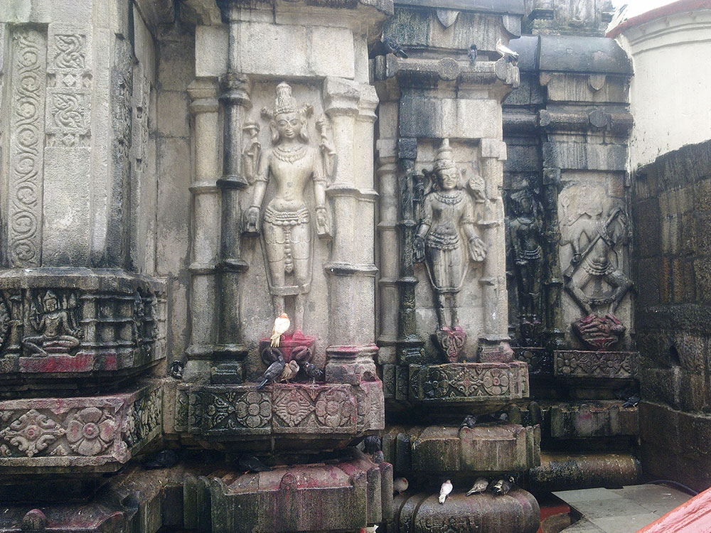 ६४ योगिनियों की मूर्तियां, कामाख्या मंदिर के दीवारो पर ६४ योगिनियों की मूर्तियां, कामाख्या मंदिर के दीवारो पर